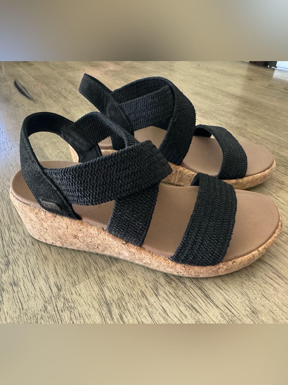 Women’s black Skechers Arch Fit wedge sandals 6